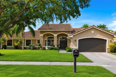 Casa en Pembroke Pines, Florida 4 dormitorios, 256.5 m2 № 2168177