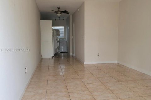 Снять в аренду кондоминиум в Майами-Бич, Флорида 37.35м2, № 2055905 - фото 2