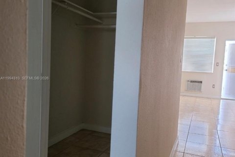 Снять в аренду кондоминиум в Майами-Бич, Флорида 37.35м2, № 2055905 - фото 5