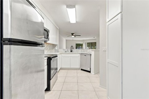 Copropriété à vendre à Orlando, Floride: 2 chambres, 94.2 m2 № 2414935 - photo 12