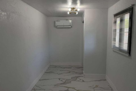 Villa ou maison à louer à Pompano Beach, Floride: 2 chambres, 120.77 m2 № 2087887 - photo 2