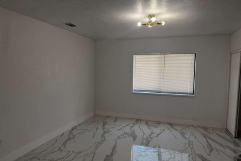 Villa ou maison à louer à Pompano Beach, Floride: 2 chambres, 120.77 m2 № 2087887 - photo 4