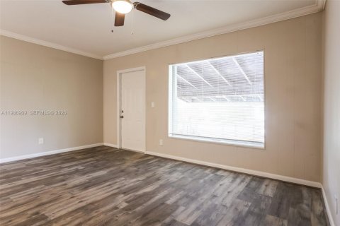 Villa ou maison à louer à North Miami Beach, Floride: 3 chambres, 121.52 m2 № 2044987 - photo 3