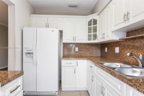 Villa ou maison à louer à North Miami Beach, Floride: 3 chambres, 121.52 m2 № 2044987 - photo 7