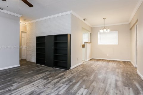 Villa ou maison à louer à North Miami Beach, Floride: 3 chambres, 121.52 m2 № 2044987 - photo 4