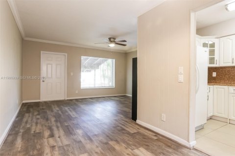 Villa ou maison à louer à North Miami Beach, Floride: 3 chambres, 121.52 m2 № 2044987 - photo 5