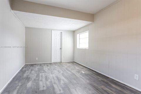 Villa ou maison à louer à North Miami Beach, Floride: 3 chambres, 121.52 m2 № 2044987 - photo 11