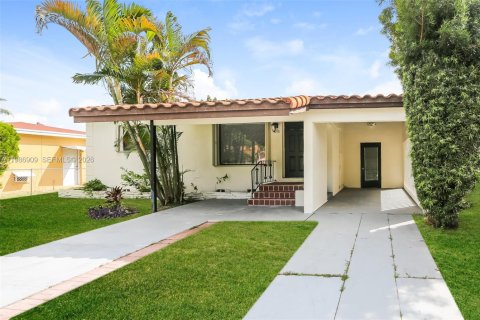 Villa ou maison à North Miami Beach, Floride 3 chambres, 121.52 m2 № 2044987