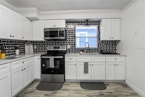 Propiedad comercial en venta en Orlando, Florida, 169.55 m2 № 2166373 - foto 7