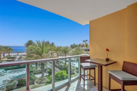 Купить кондоминиум в Холливуд, Флорида 1 спальня, 77.57м2, № 1986873 - фото 1