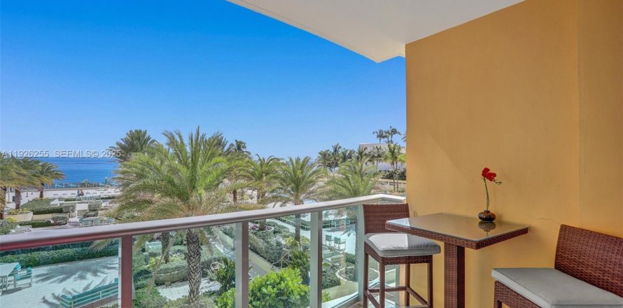 Кондоминиум с 1 спальней в Холливуд, Флорида № 1986873