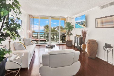 Купить кондоминиум в Холливуд, Флорида 1 спальня, 77.57м2, № 1986873 - фото 3