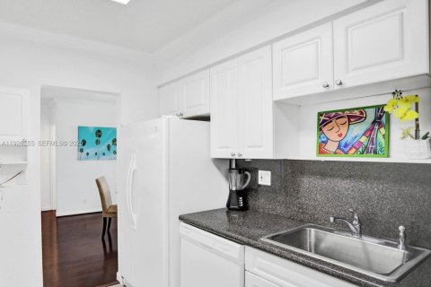 Купить кондоминиум в Холливуд, Флорида 1 спальня, 77.57м2, № 1986873 - фото 8