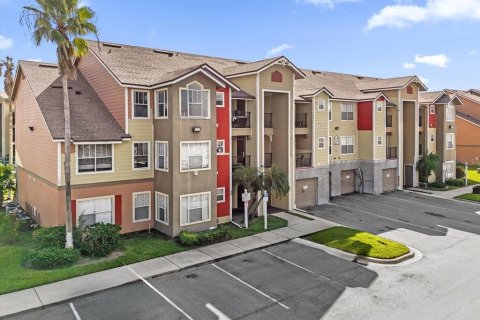 Propiedad comercial en venta en Kissimmee, Florida, 39 dormitorios, 1866.59 m2 № 2218694 - foto 6
