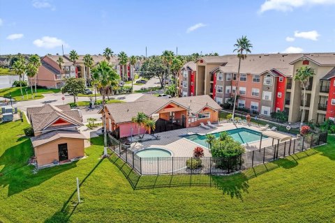 Propiedad comercial en venta en Kissimmee, Florida, 39 dormitorios, 1866.59 m2 № 2218694 - foto 2
