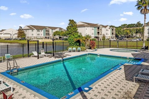 Propiedad comercial en venta en Kissimmee, Florida, 39 dormitorios, 1866.59 m2 № 2218694 - foto 16