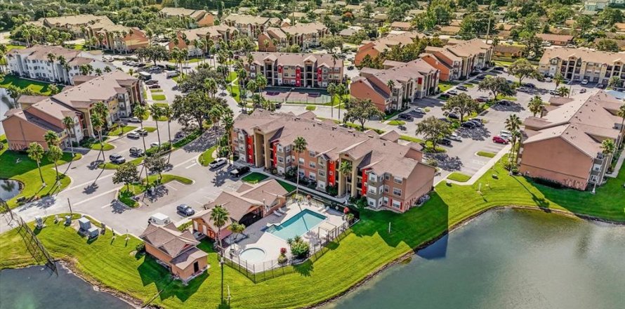 Propiedad comercial en Kissimmee, Florida 39 dormitorios, 1866.59 m2 № 2218694