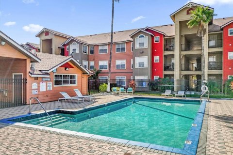 Propiedad comercial en venta en Kissimmee, Florida, 39 dormitorios, 1866.59 m2 № 2218694 - foto 14