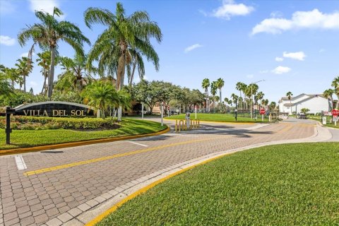 Propiedad comercial en venta en Kissimmee, Florida, 39 dormitorios, 1866.59 m2 № 2218694 - foto 13