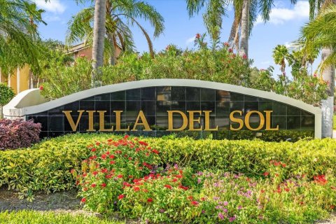 Propiedad comercial en venta en Kissimmee, Florida, 39 dormitorios, 1866.59 m2 № 2218694 - foto 3