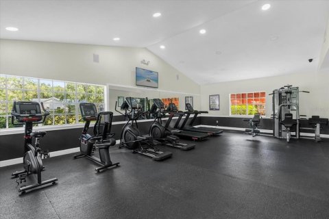 Propiedad comercial en venta en Kissimmee, Florida, 39 dormitorios, 1866.59 m2 № 2218694 - foto 19