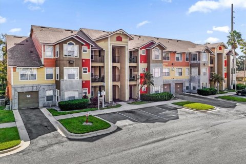 Propiedad comercial en venta en Kissimmee, Florida, 39 dormitorios, 1866.59 m2 № 2218694 - foto 11
