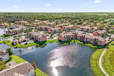 Propiedad comercial en venta en Kissimmee, Florida, 39 dormitorios, 1866.59 m2 № 2218694 - foto 9