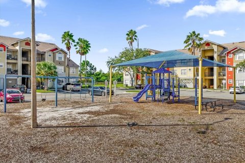 Propiedad comercial en venta en Kissimmee, Florida, 39 dormitorios, 1866.59 m2 № 2218694 - foto 17