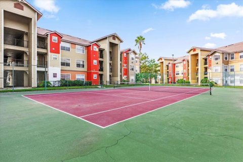Propiedad comercial en venta en Kissimmee, Florida, 39 dormitorios, 1866.59 m2 № 2218694 - foto 18