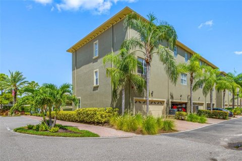 Townhouse in Seminole, Florida 3 bedrooms, 175.12 sq.m. № 1894072 - photo 3