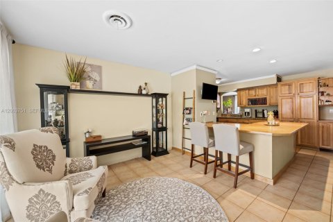 House in Hollywood, Florida 3 bedrooms, 159.51 sq.m. № 2069205 - photo 7