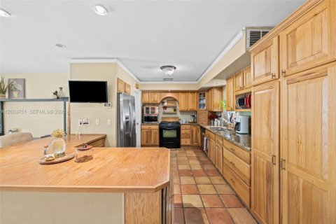 House in Hollywood, Florida 3 bedrooms, 159.51 sq.m. № 2069205 - photo 9