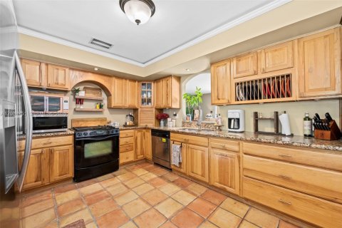 House in Hollywood, Florida 3 bedrooms, 159.51 sq.m. № 2069205 - photo 10