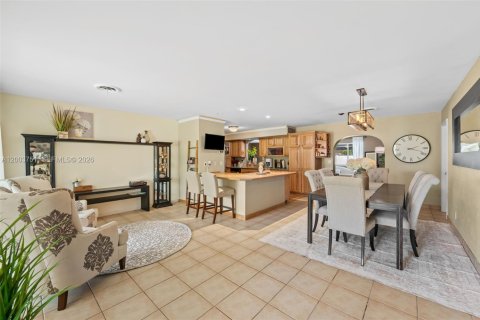 House in Hollywood, Florida 3 bedrooms, 159.51 sq.m. № 2069205 - photo 6