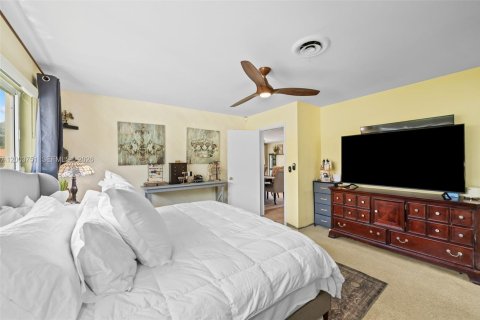 House in Hollywood, Florida 3 bedrooms, 159.51 sq.m. № 2069205 - photo 16