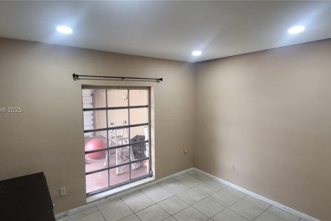 Touwnhouse à louer à Miami Lakes, Floride: 3 chambres, 123.84 m2 № 1939848 - photo 17