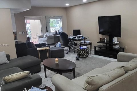 Touwnhouse à louer à Miami Lakes, Floride: 3 chambres, 123.84 m2 № 1939848 - photo 9