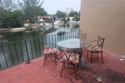 Touwnhouse à louer à Miami Lakes, Floride: 3 chambres, 123.84 m2 № 1939848 - photo 15
