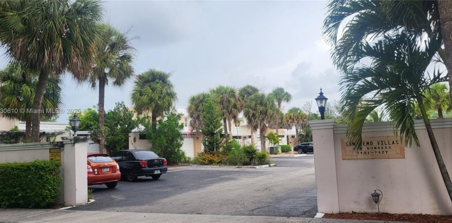 Touwnhouse à Miami Lakes, Floride 3 chambres, 123.84 m2 № 1939848