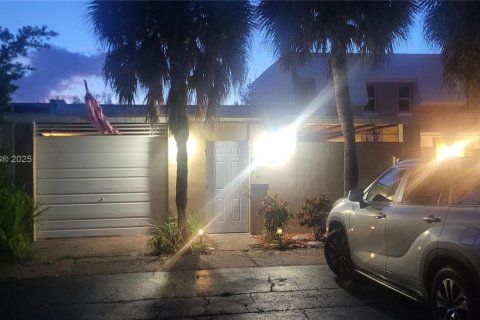 Touwnhouse à louer à Miami Lakes, Floride: 3 chambres, 123.84 m2 № 1939848 - photo 2