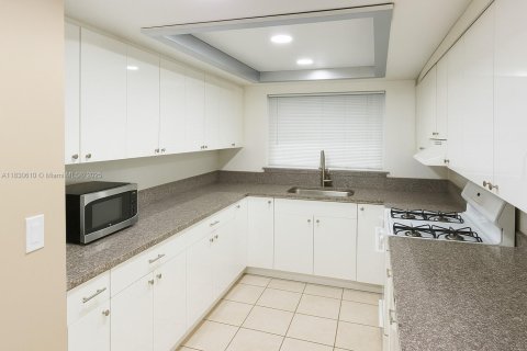 Touwnhouse à louer à Miami Lakes, Floride: 3 chambres, 123.84 m2 № 1939848 - photo 18