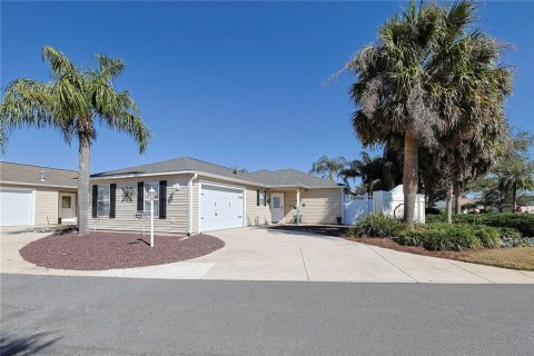 House in The Villages, Florida 3 bedrooms, 149.76 sq.m. № 1718321 - photo 1