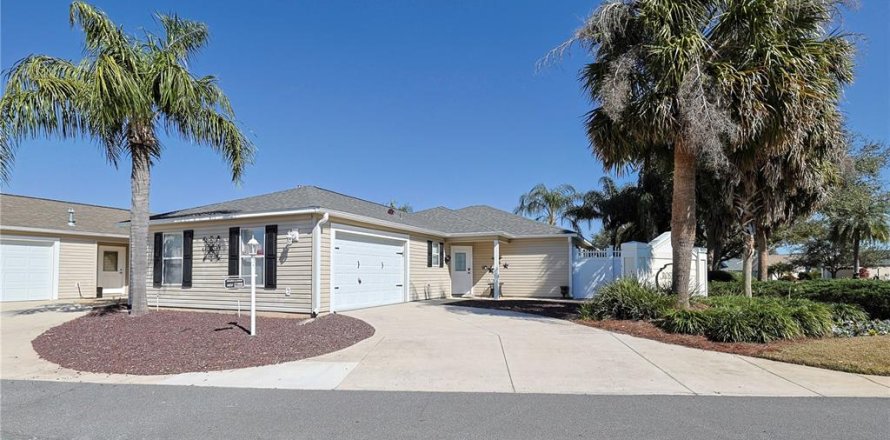 House in The Villages, Florida 3 bedrooms, 149.76 sq.m. № 1718321