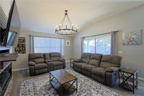 House in The Villages, Florida 3 bedrooms, 149.76 sq.m. № 1718321 - photo 13