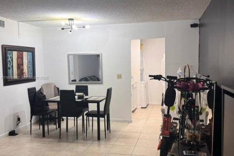 Condominio en venta en Coral Springs, Florida, 2 dormitorios, 71.35 m2 № 2040615 - foto 5