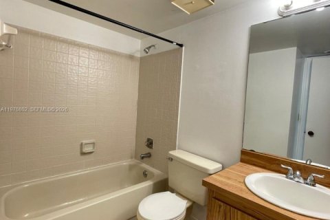 Condominio en venta en Coral Springs, Florida, 2 dormitorios, 71.35 m2 № 2040615 - foto 11