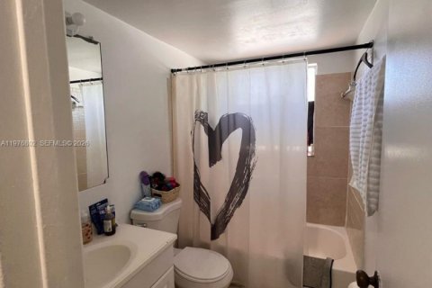 Condominio en venta en Coral Springs, Florida, 2 dormitorios, 71.35 m2 № 2040615 - foto 9