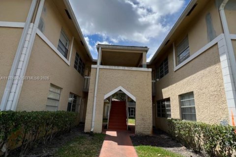 Кондоминиум с 2 спальнями в Корал-Спрингс, Флорида № 2040615