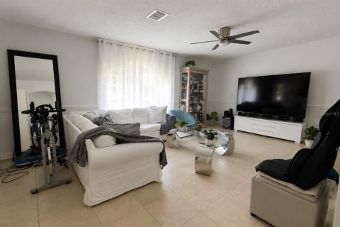 Casa en venta en Kissimmee, Florida, 4 dormitorios, 205.78 m2 № 2209612 - foto 4