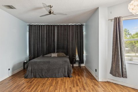 House in Spring Hill, Florida 5 bedrooms, 260.22 sq.m. № 1791821 - photo 30